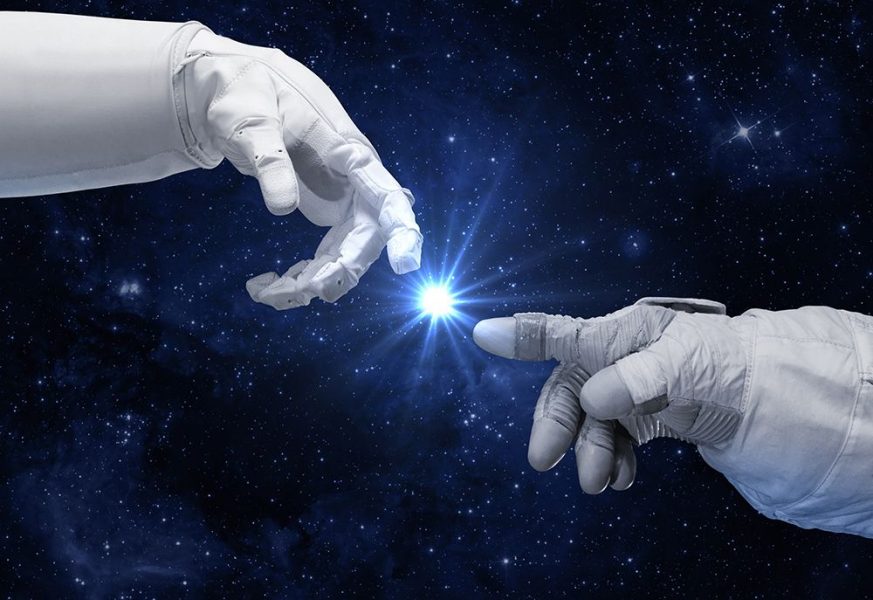 Ilustračný obrázok: Ruka kozmonauta a ruka robota, vesmír. Zdroj: iStock