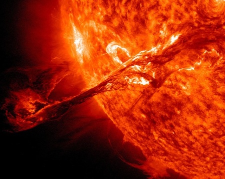 Pôsobivé vzplanutie na typickom žltom trpaslíkovi – Slnku, foto NASA