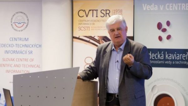Prof. Ing. Štefan Vilček, DrSc., vo vedeckej kaviarni Veda v CENTRE