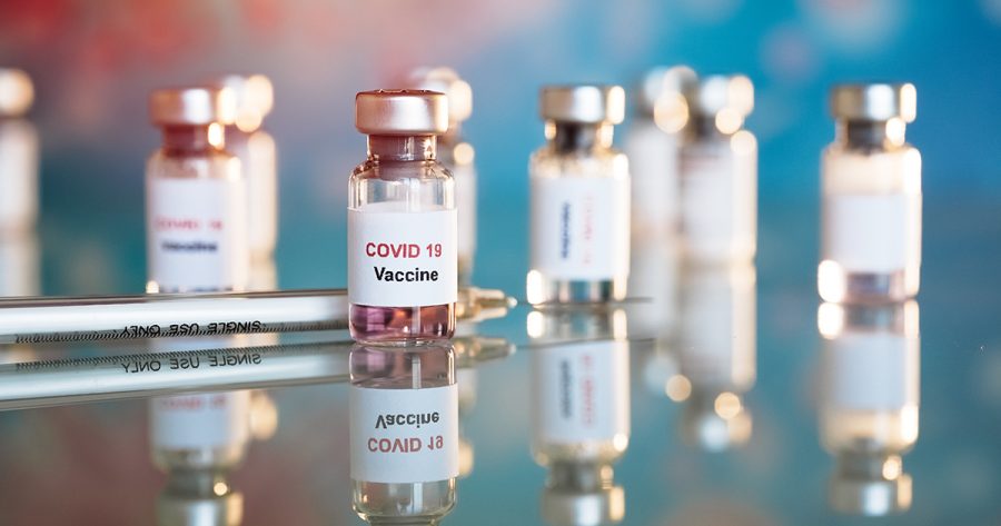 Ilustračný obrázok: vakcína proti ochoreniu COVID-19. Zdroj: iStock