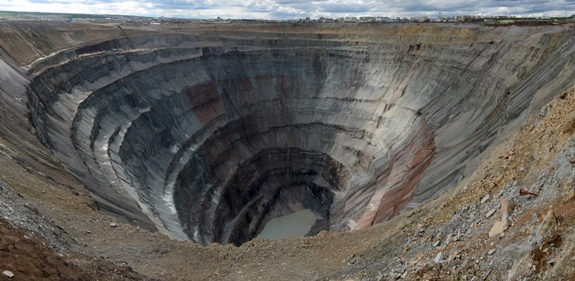 Diamantová baňa Mirnyj na Sibíri nezvrátiteľne zmenila geomorfológiu krajiny