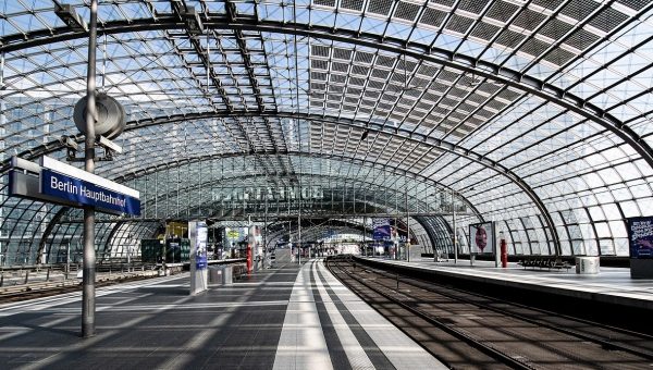 Ilustračná fotografia: Vyľudnená berlínska Hlavná stanica. Zdroj: Pixabay.com