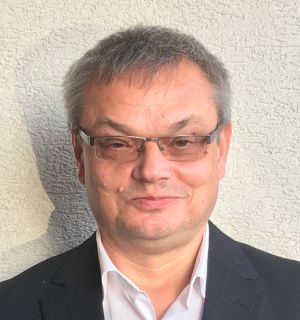 Prof. Ing. Roman Martoňák, DrSc., z Fakulty matematiky, fyziky a informatiky Univerzity Komenského v Bratislave