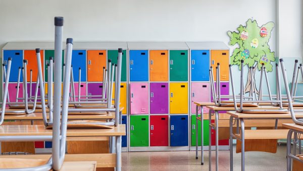 Ilustračná fotografia: Školy sú prázdne a systém zažíva ťažkú skúšku. Zdroj: iStock