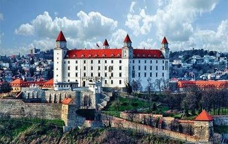 Historické múzeum Slovenského národného múzea sa nachádza na Bratislavskom hrade