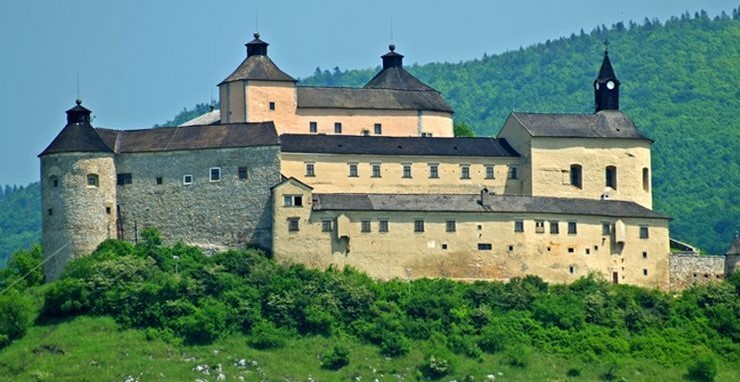 Pohľad na hrad Krásna Hôrka. Zdroj: www.slovensky-kras.eu