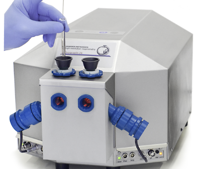 Oxygraf od firmy Oroboros Instruments pre meranie technikou vysoko rozlišovacej respirometrie (High-Resolution Respirometry)