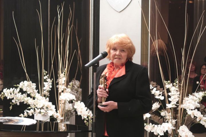 Prof. Janka Krivošová si v Zichyho paláci v Bratislave prevzala cenu Zlatá Europea 2017 