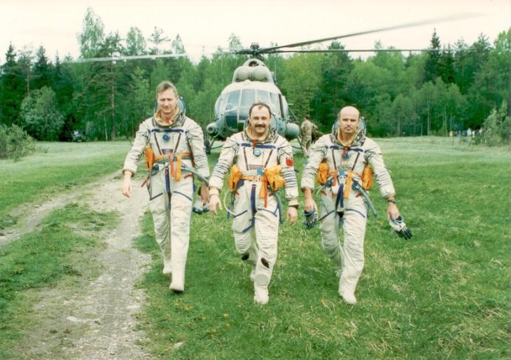 Z prípravy na let do vesmiru, vpravo Ivan Bella