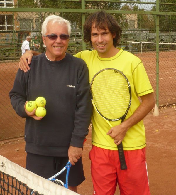 Dr. Matej Baláž rád hrá tenis so svojim otcom prof. Petrom Balážom
