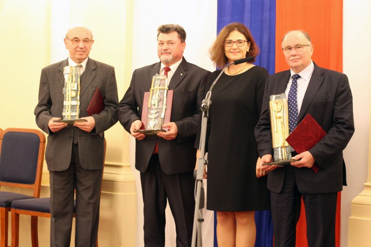 Ocenení za Celoživotné zásluhy v oblasti vedy a techniky s ministerkou ŠVVaŠ SR Martinou Lubyovou