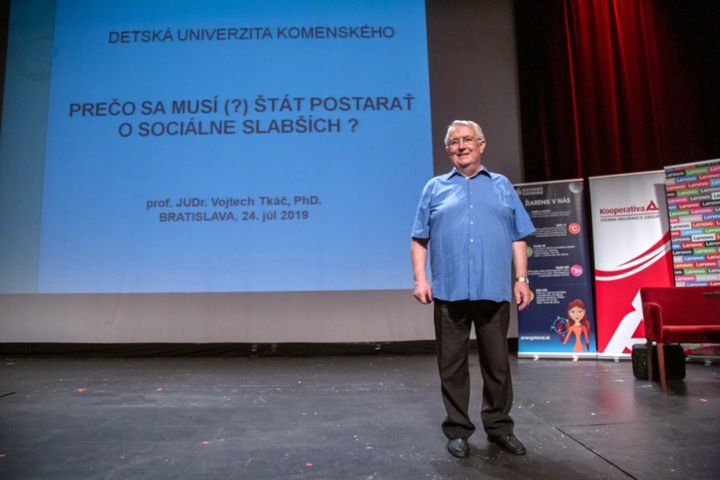 Prof. JUDr. Vojtech Tkáč, PhD., prednášal na 17. ročníku Detskej Univerzity Komenského