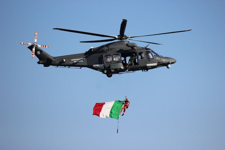 Na dodržiavanie zákazu vychádzania dohliada v Taliansku vojsko. Zdroj: Neetpix.com