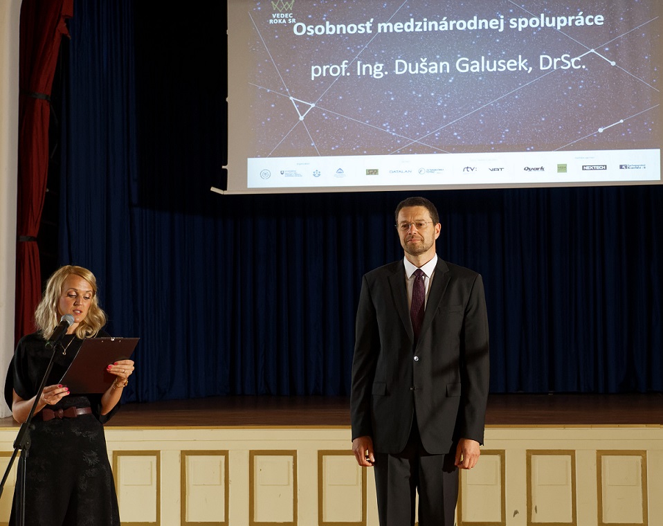 Dušan Galusek počas slávnostného ocenenia Vedec roka 2019. Autor: Marián Zelenák, CVTI SR