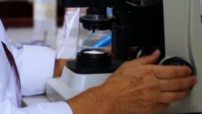 Špeciálny prístroj určený na sledovanie mikroorganizmov