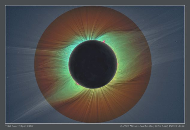 Snímka slnečnej koróny urobená počas úplného zatmenia Slnka pozorovaného v Mongolsku v roku 2008. Na snímke sú dobre viditeľné tzv. koronálne lúče, viditeľné v koróne pri pozorovaní v bielom svetle a ružové protuberancie. Tzv. biela koróna vzniká rozptylom žiarenia slnečnej fotosféry na voľných elektrónoch koróny. (Autori snímky: V. Rušin, P. Aniol a M. Druckmüller)