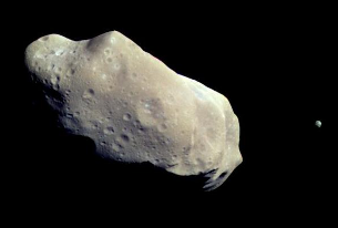 Asteroid Ida a jej malý satelit Dactyl.