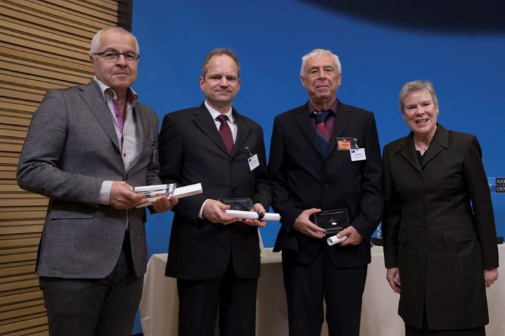Zľava: prof. Viktor Fischer (Francúzsko), Dr. Rainer Steinwandt (USA), prof. RNDr. Otokar Grošek, PhD. (Slovensko), Rose Gottemoeller (NATO)
