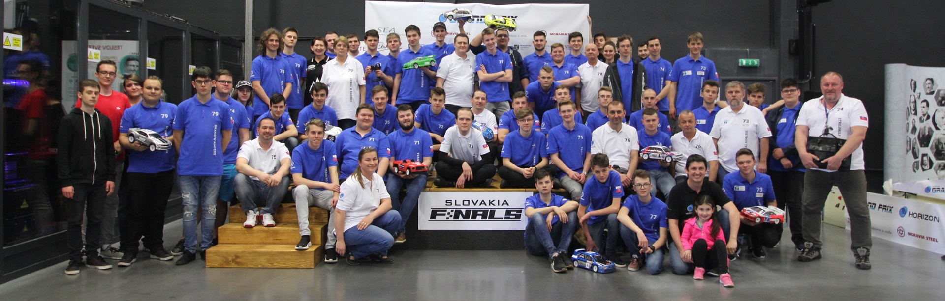 súťažiaci 3. ročníka slovenského kola súťaže RC modelov vodíkových áut