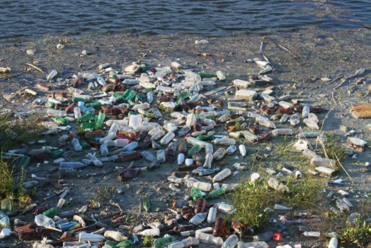 Plastový odpad z rieky Dunaj a jej okolia