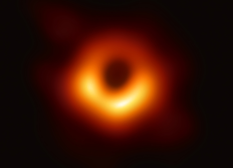 Prvá fotografia supermasívnej čiernej diery v jadre galaxie M87, ktorú v apríli 2019 priniesol tím vedcov z projektu Event Horizon Telescope, Zdroj: ESO