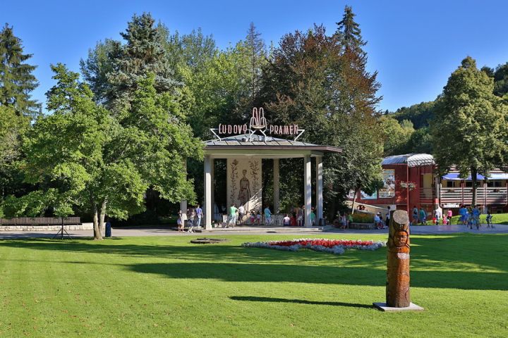 Kultúrna pamiatka Pavilón Ľudový prameň v Bardejovských Kúpeľoch zastrešuje Lekársky a Hlavný prameň