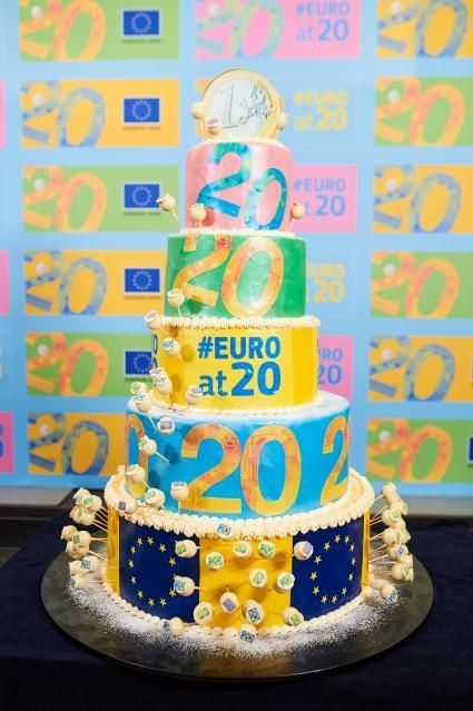 Narodeninová torta EURO Zdroj: http://ec.europa.eu/avservices/photo/photoDetails.cfm?sitelang=en&ref=038919#3