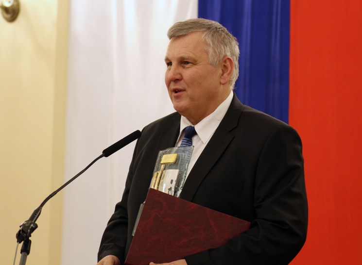 Doc. RNDr. František Kundracik, CSc. počas príhovoru po prebratí ocenenia