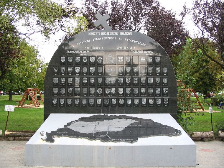 Pamätník Trianonskej zmluvy v Csátalja v Maďarsku. Zdroj: Wikimedia
