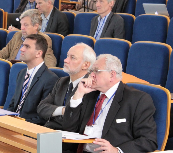 Martin Venhart a ďalší kolegovia počas stretnutia o CERN-e