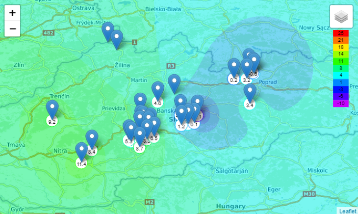Ukážka rozloženia staníc lesníckeho meteorologického monitoringu na stránke www.forestweather.sk spolu s údajom o aktuálnej teplote vzduchu. Zdroj: NLC