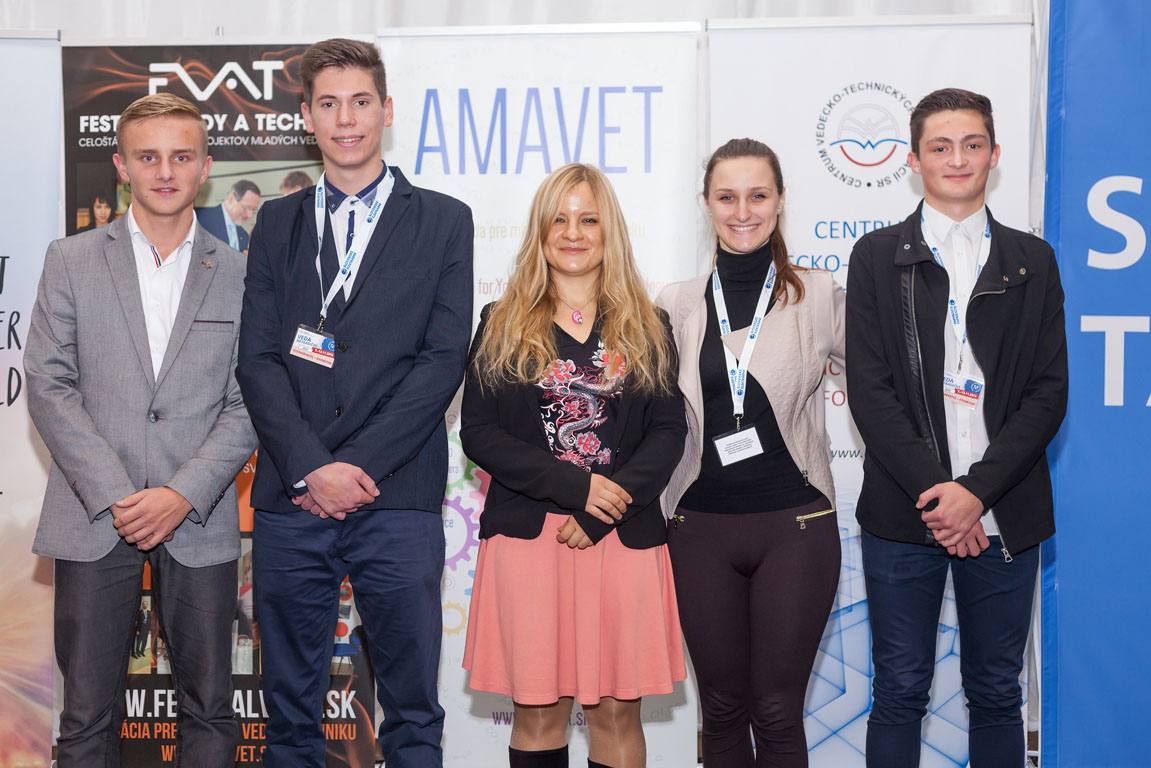 Druhé miesto v súťaži Misia Mars: študenti Gymnázia vo Vranove nad Topľou a Dr. Michaela Musilová  
