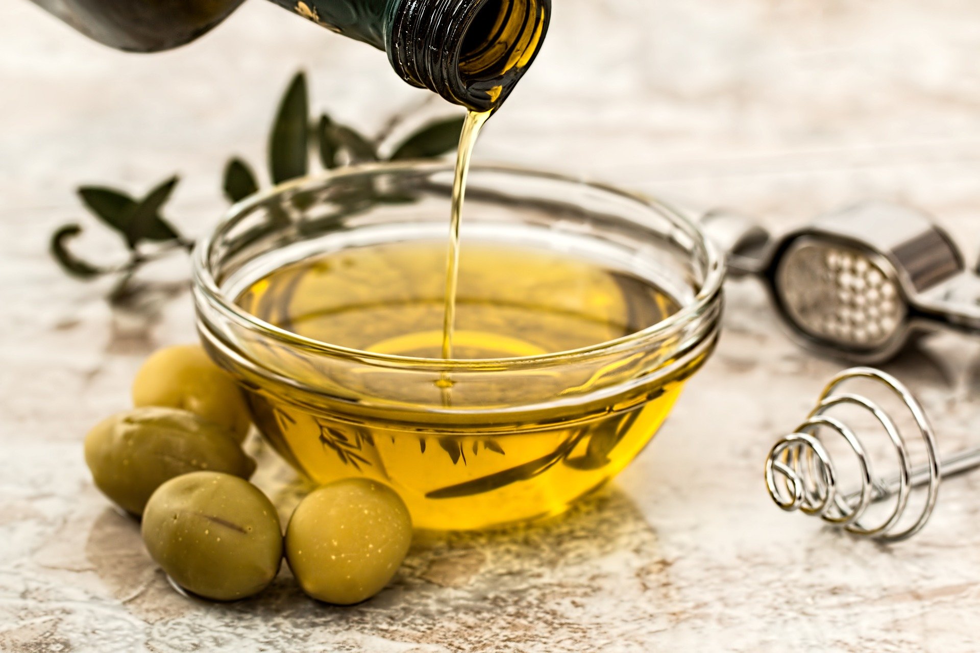Mali by sme viac konzumovať zdravé mono a polynenasýtené tuky (omega 3), ktorú sú napríklad v olivovom oleji. 