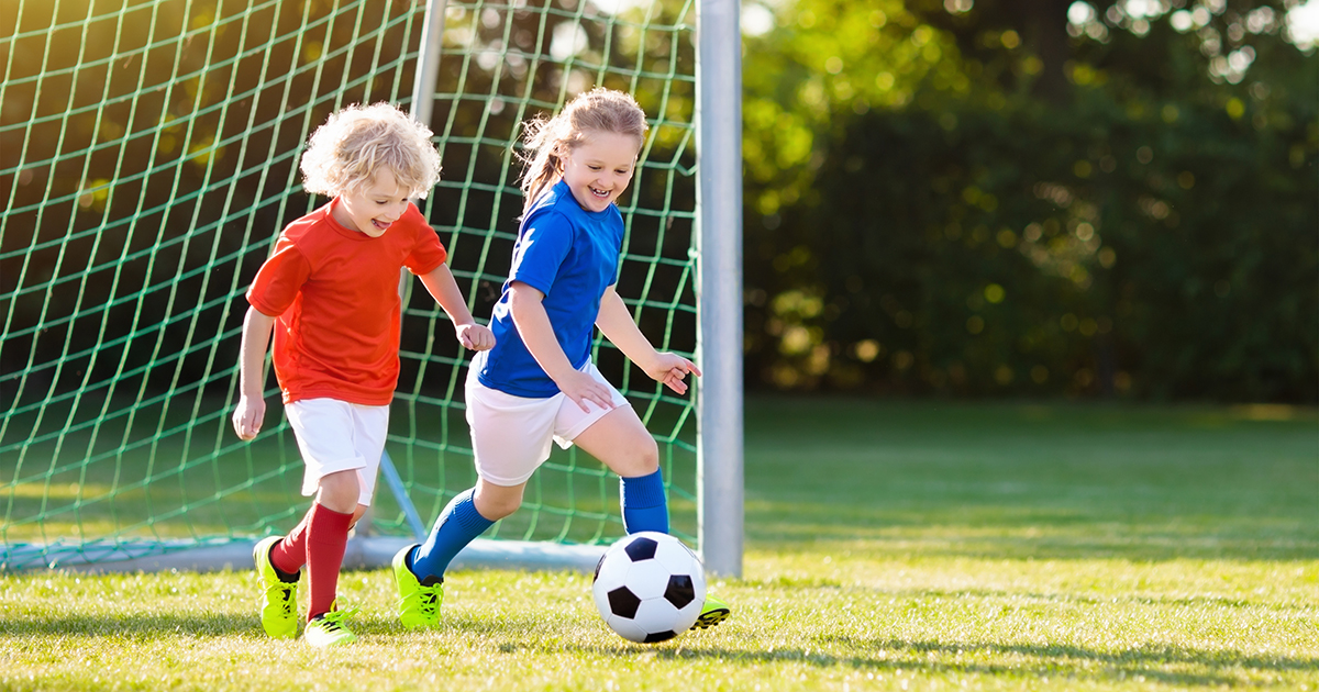Ilustračná foto: Deti hrajú futbal. Zdroj: iStockphoto.com